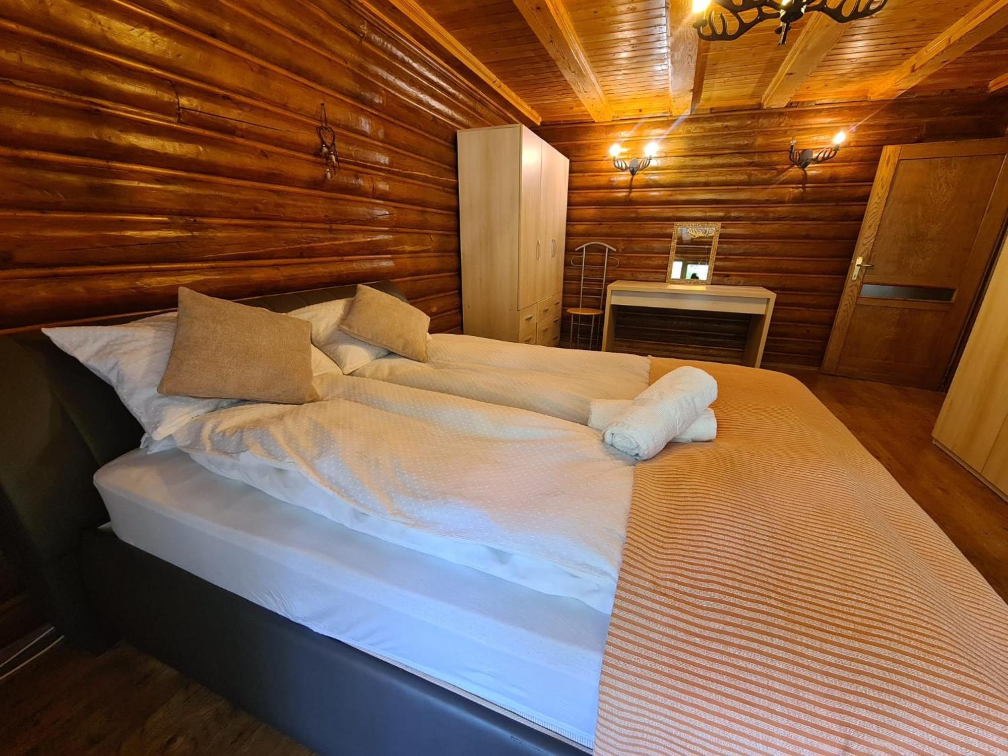 Lucky Roenk Vendeghaz Hotel Vilcele  Exterior photo